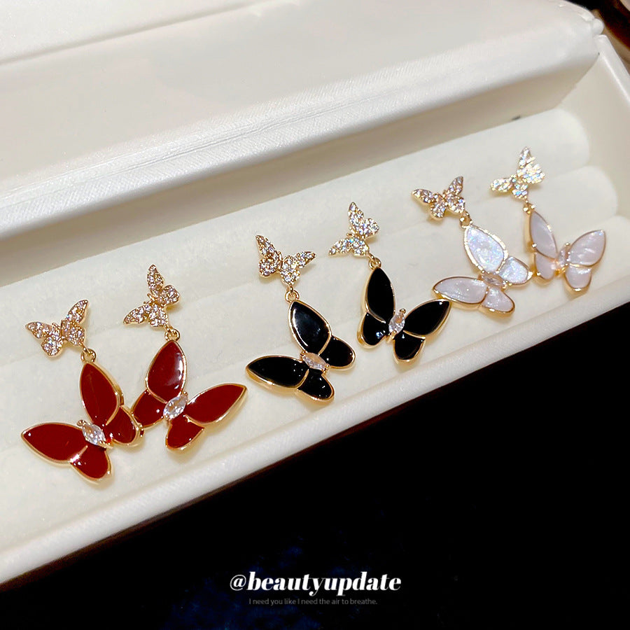 Elegantes pendientes de tuerca con forma de mariposa de estilo francés para mujer con base de cobre chapado, incrustaciones de diamantes de imitación y acabado esmaltado