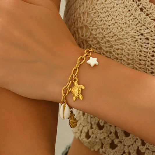 Pulsera de mujer con temática marina con formas de estrella y tortuga en aleación de zinc con acabado chapado
