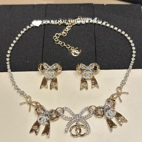 Luxury Elegant Gold Plated Brass Bow Rhinestone Necklace for Women