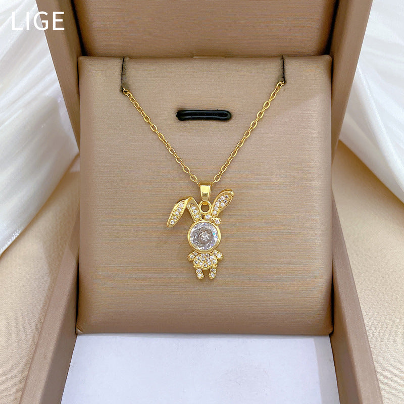 Collar con colgante minimalista de conejo en acero de titanio con detalles de circonita cúbica, delicada cadena a la clavícula para mujer y hombre