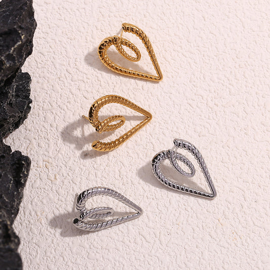 Pendientes de acero inoxidable en forma de corazón de inspiración vintage con baño de oro de 18 quilates y detalle trenzado texturizado para mujer