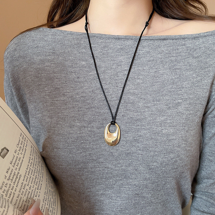 Collana con ciondolo a goccia minimalista dai toni freddi in lega placcata per donna, catena per maglione casual