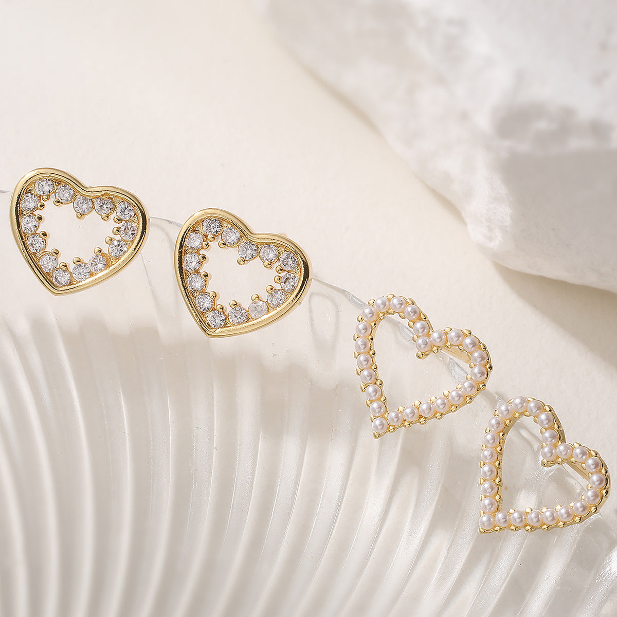 Elegant 18K Gold Plated Brass Heart Stud Earrings with Cubic Zirconia and Pearl Inlay for Women