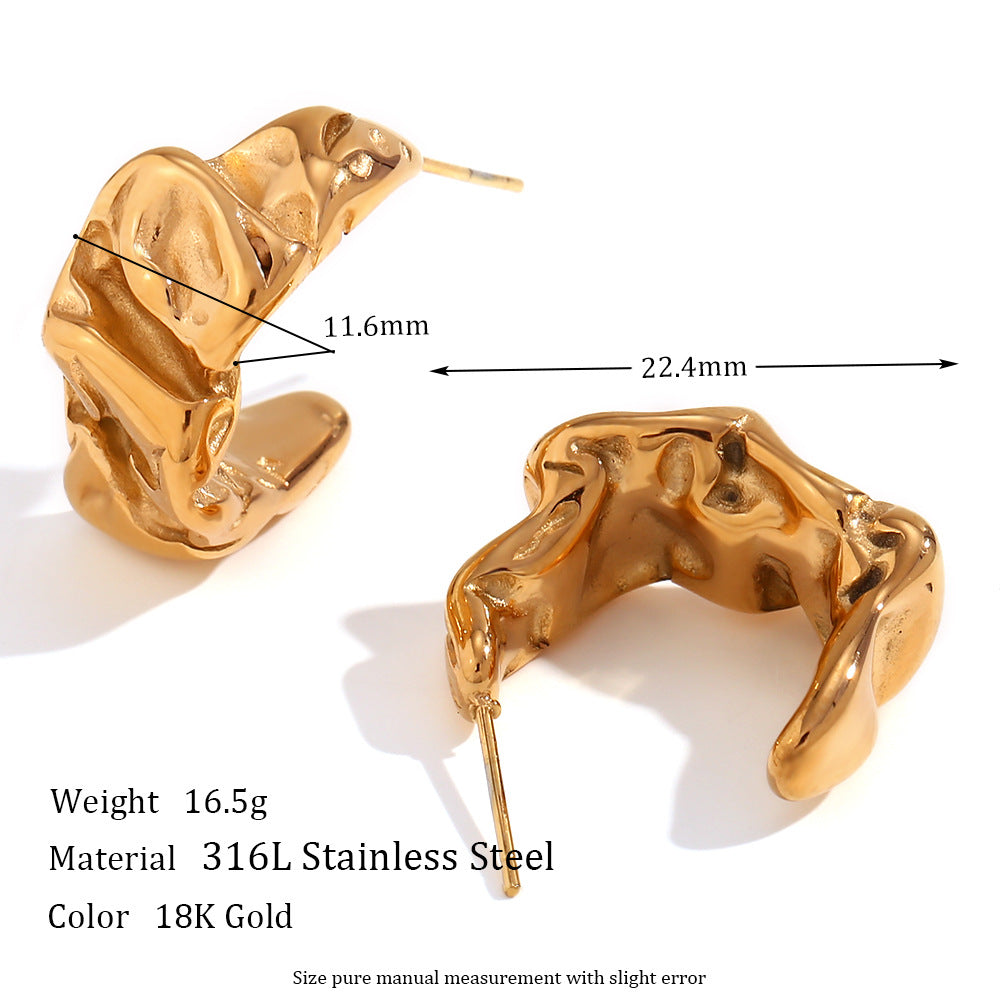Orecchini da donna in acciaio inossidabile a forma di luna in stile francese minimalista con placcatura in oro 18 carati e design a pieghe irregolari testurizzate