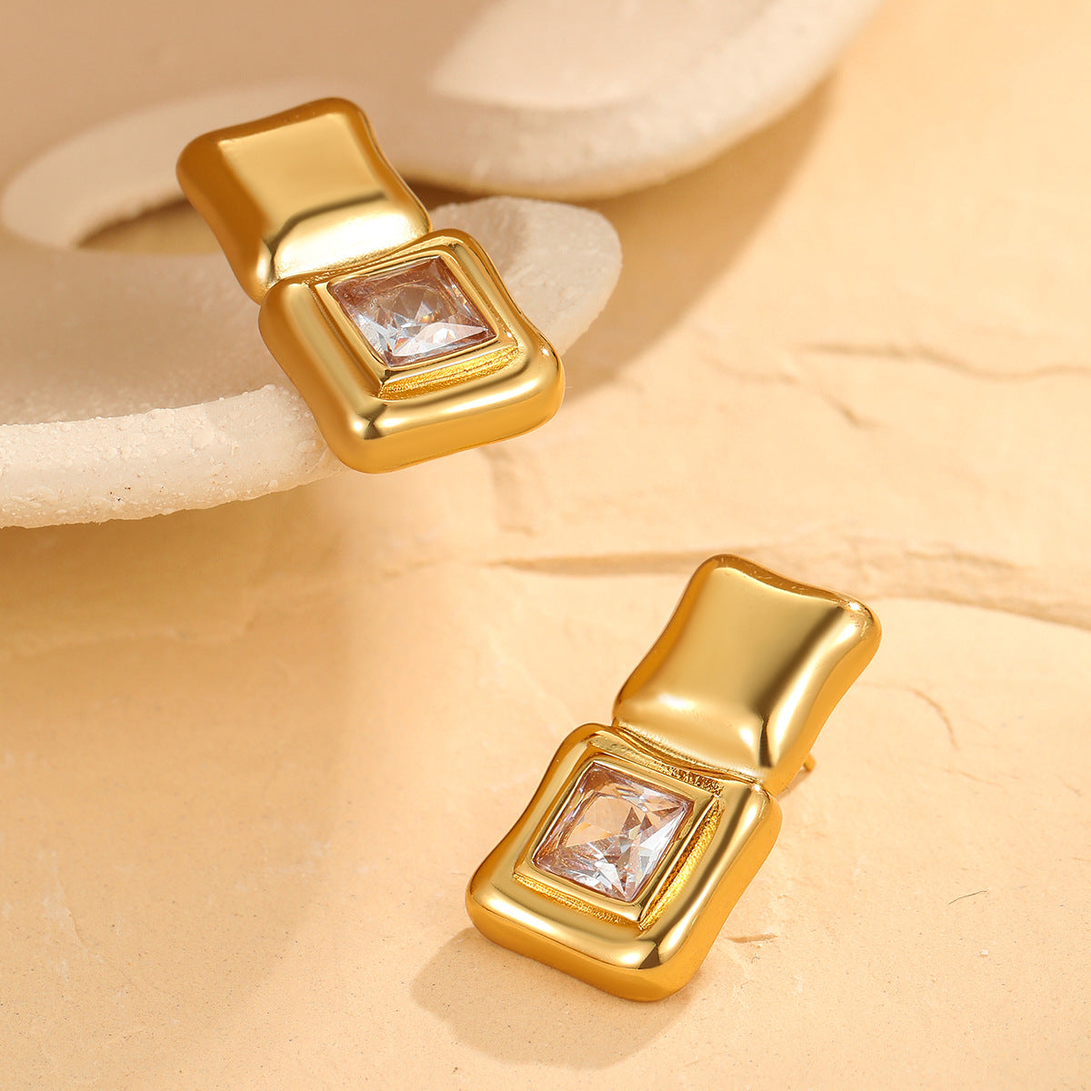 Pendientes cuadrados geométricos de acero inoxidable con circonita cúbica grande y chapado al vacío de oro de 18 quilates para mujer
