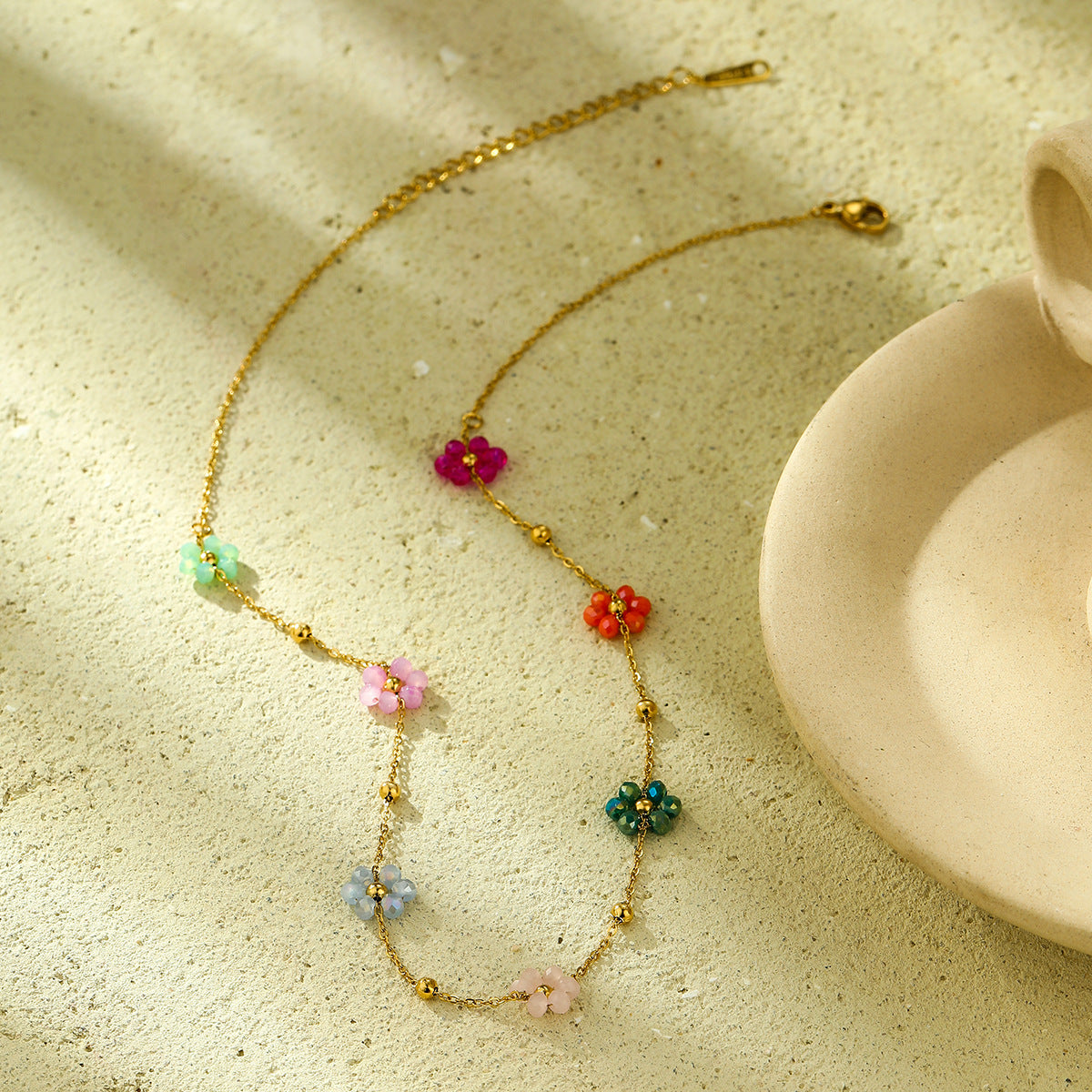 Collana in acciaio inossidabile da donna con design floreale naturale e perle di cristallo colorate, gioielli estivi semplici e alla moda