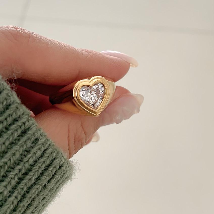 Anello minimalista da donna a forma di cuore in argento sterling 925 con intarsio di zirconi