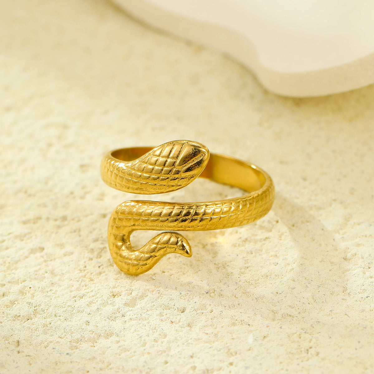 Anello aperto geometrico minimalista in acciaio inossidabile con placcatura in oro 18 carati, design multistrato cavo da donna