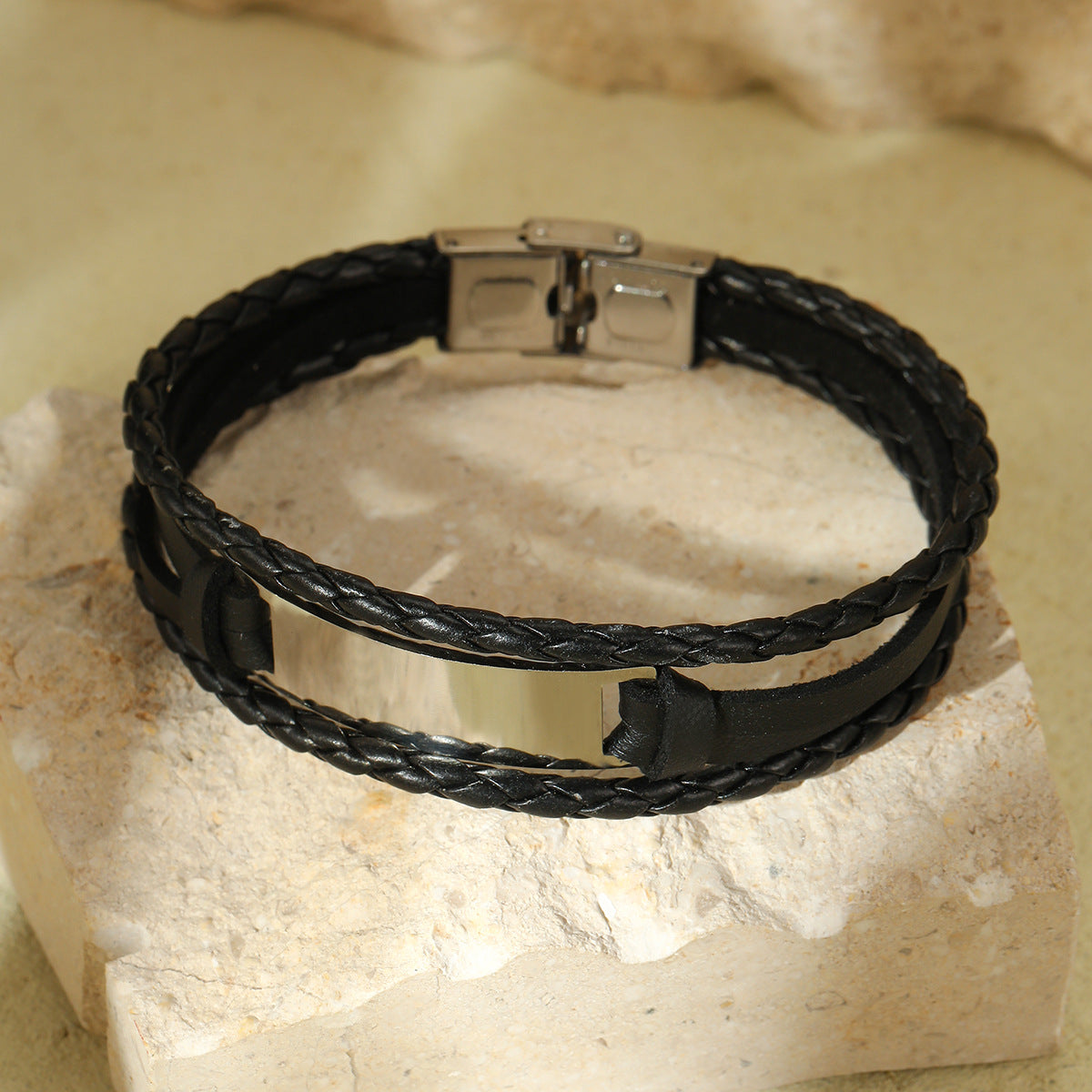 Bracciale Minimalista in Acciaio Inossidabile con Finitura Lucida, Placcatura in Titanio, Design Geometrico e Intreccio in Pelle, per Donna, con Possibilità di Incisione