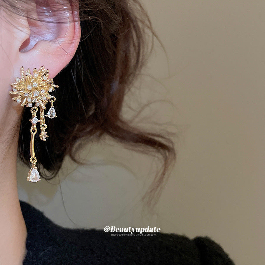 Pendientes de botón de perlas con circonitas y diseño de fuegos artificiales, bañados en oro de estilo lujoso, con pasador de plata, diseño floral y estética elegante para mujer