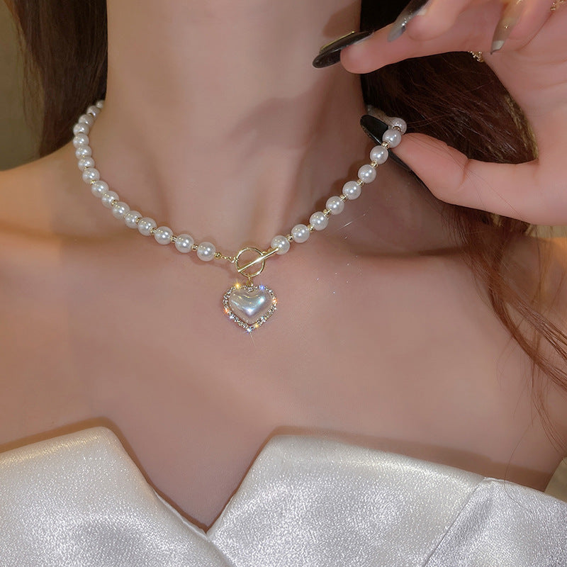 Chic Minimalist Heart-Shaped Pearl Necklace for Women with Alloy Chain and Electroplated Finish