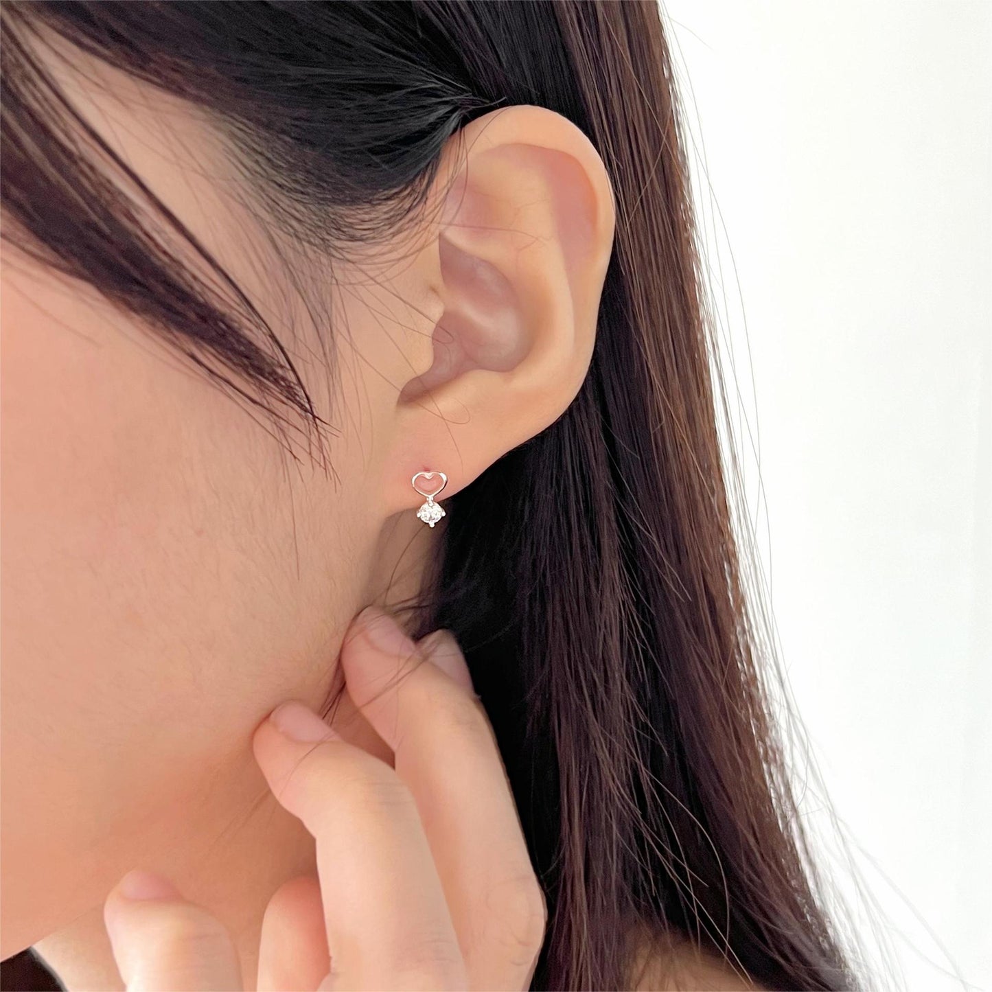 Minimalist Heart-Shaped 925 Sterling Silver Stud Earrings with Zircon Inlay and Rhodium Plating