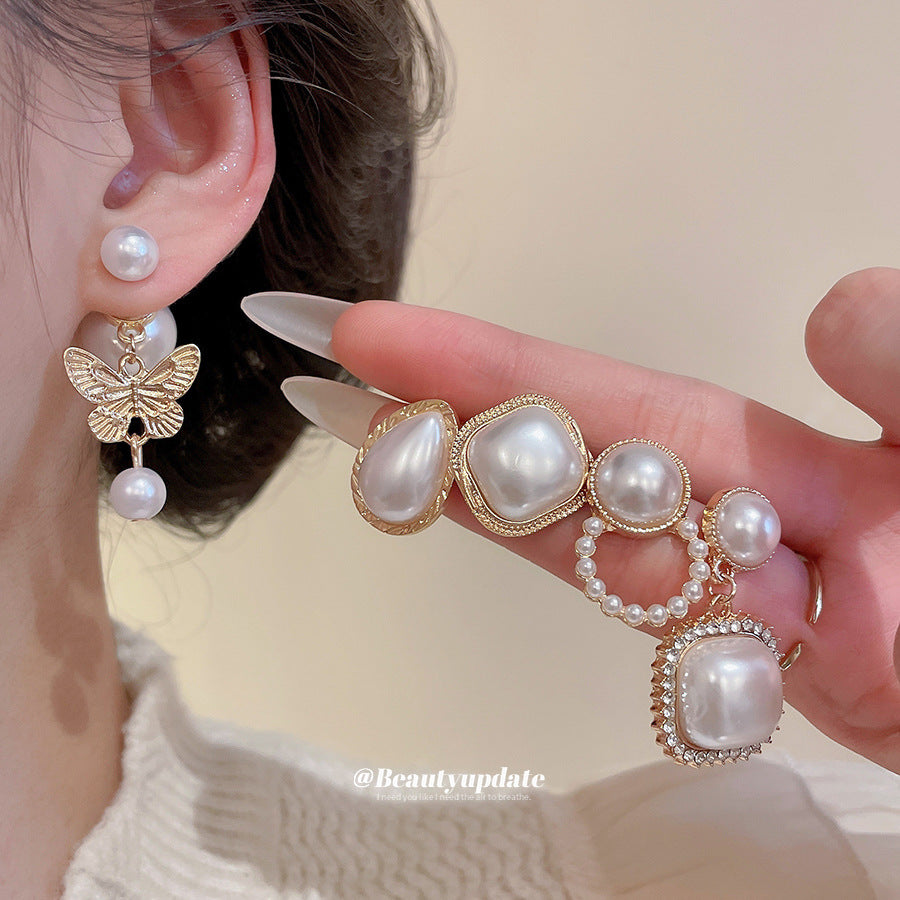Set di Orecchini Eleganti di Lusso a Perno, con Perle Geometriche, Accenti di Strass e Perni in Acciaio Inossidabile