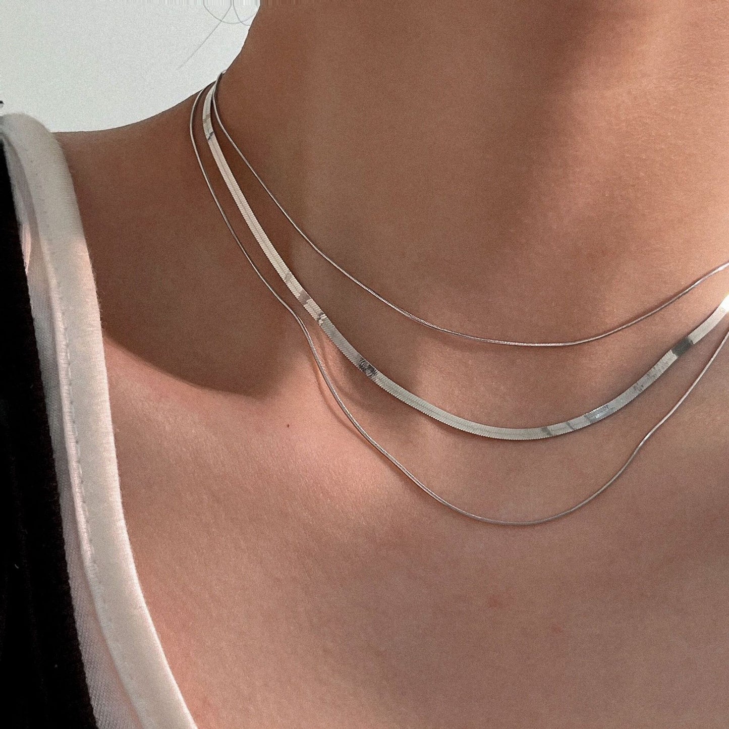 Collar Minimalista de Acero de Titanio en Forma de U para Mujer con Diseño de Cadena de Serpiente, Cadena de Clavícula en Capas Hipoalergénica
