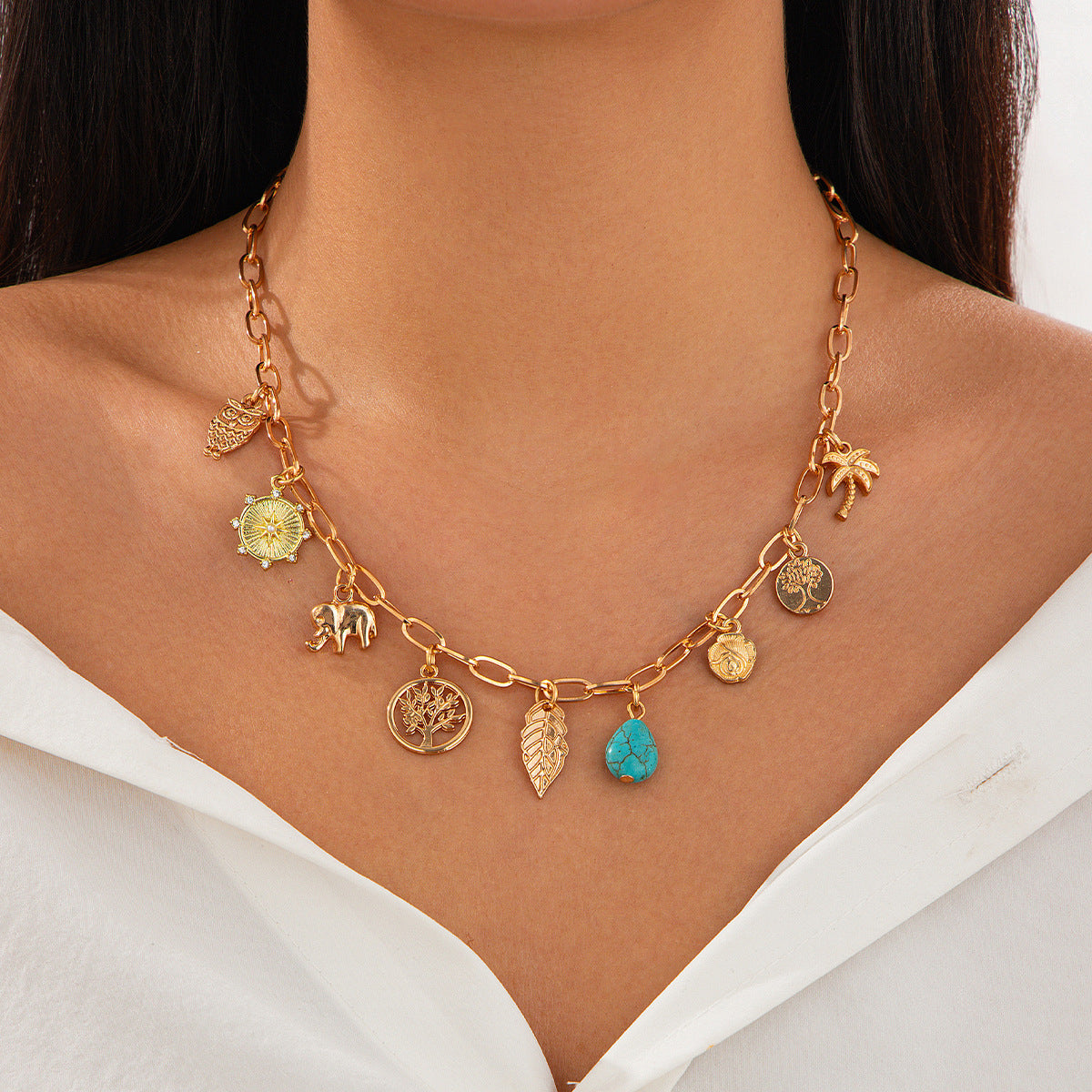 Collana pendente minimalista con stella e conchiglia, nappina e design a coda di sirena, in lega con finitura placcata