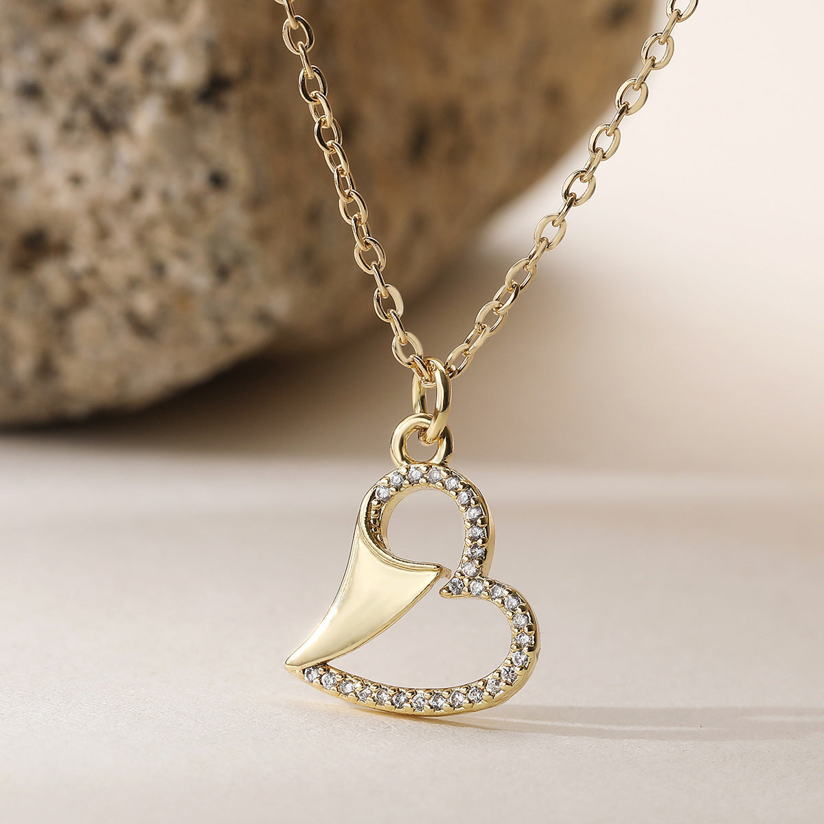 Minimalist Vintage 18K Gold Plated Brass Heart Cubic Zirconia Pendant Necklace