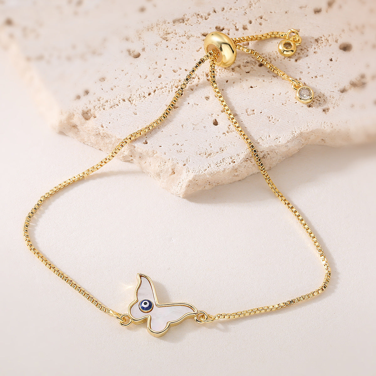 Fashion Light Luxury 18K Gold Plated Brass Heart Butterfly Bracelet with Micro-inlaid Cubic Zirconia and Shell for Women