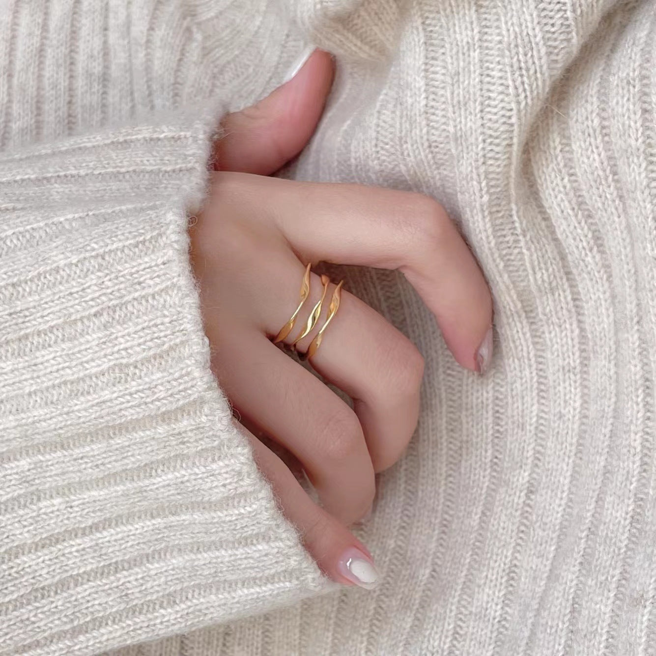 Minimalist Cross-Line Hollow Heart-Shaped 925 Sterling Silver Ring for Women with Knot Accent