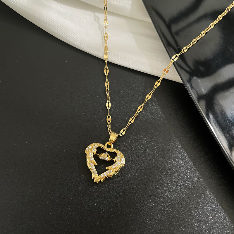 Cartoon Style Heart-Shaped Titanium Steel Necklace with Rhinestone Accents for Women and Men, Dainty Clavicle Chain