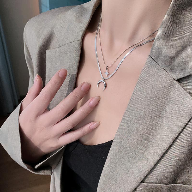 Collana Minimalista Ottagramma con Ciondolo in Acciaio al Titanio con Placcatura Sottovuoto su Catena Piatta a Serpente da Donna