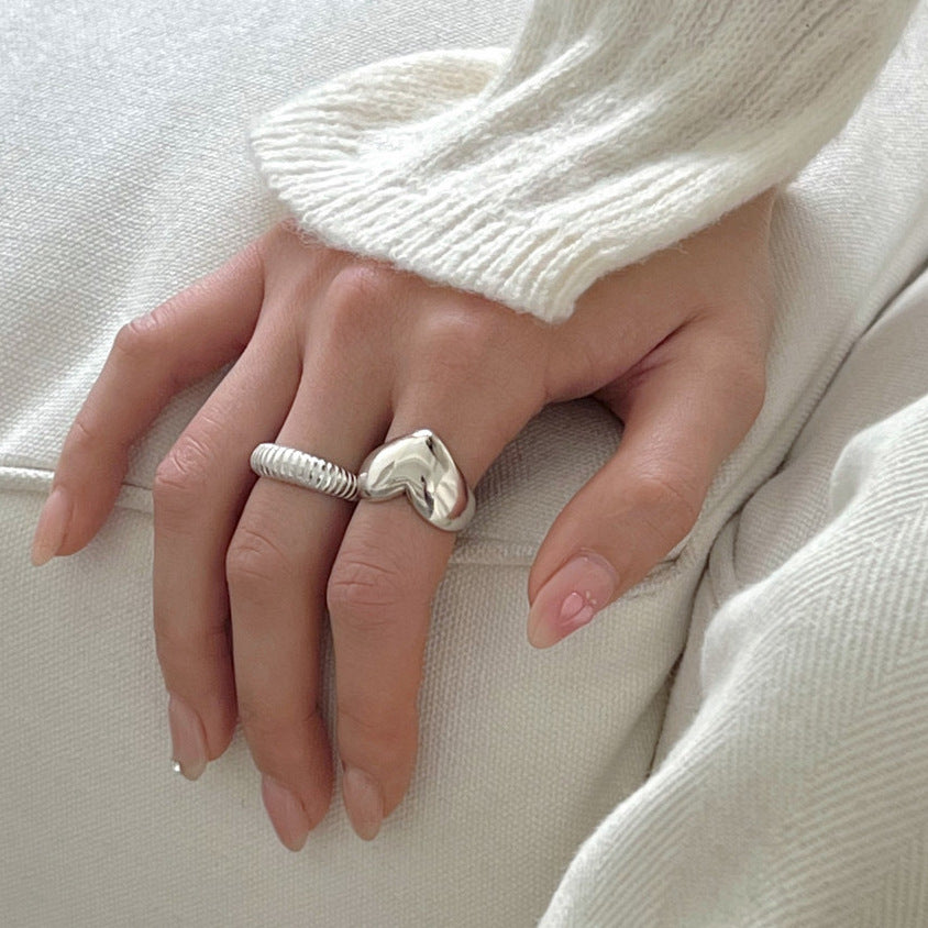 Anillo Minimalista con Forma de Corazón de Plata de Ley 925 con Acabado Pulido Liso para Mujer