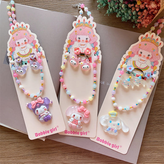 Dulce Collar Colgante de Personaje de Dibujos Animados Kawaii de Sanrio para Niñas con Cuentas de Cristal y Acentos Florales