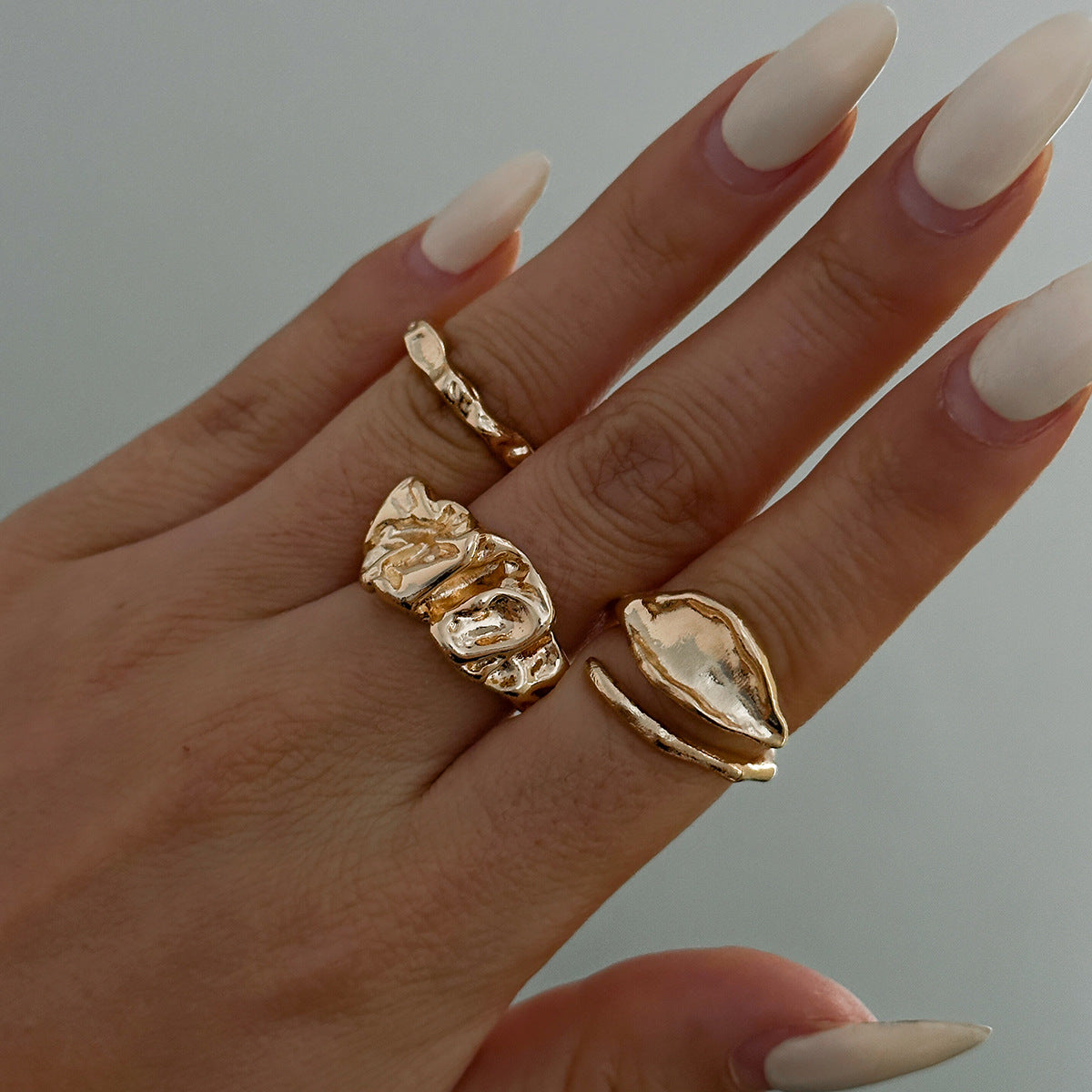 Juego de anillos minimalistas de aleación con diseño geométrico irregular y acabado chapado para mujer