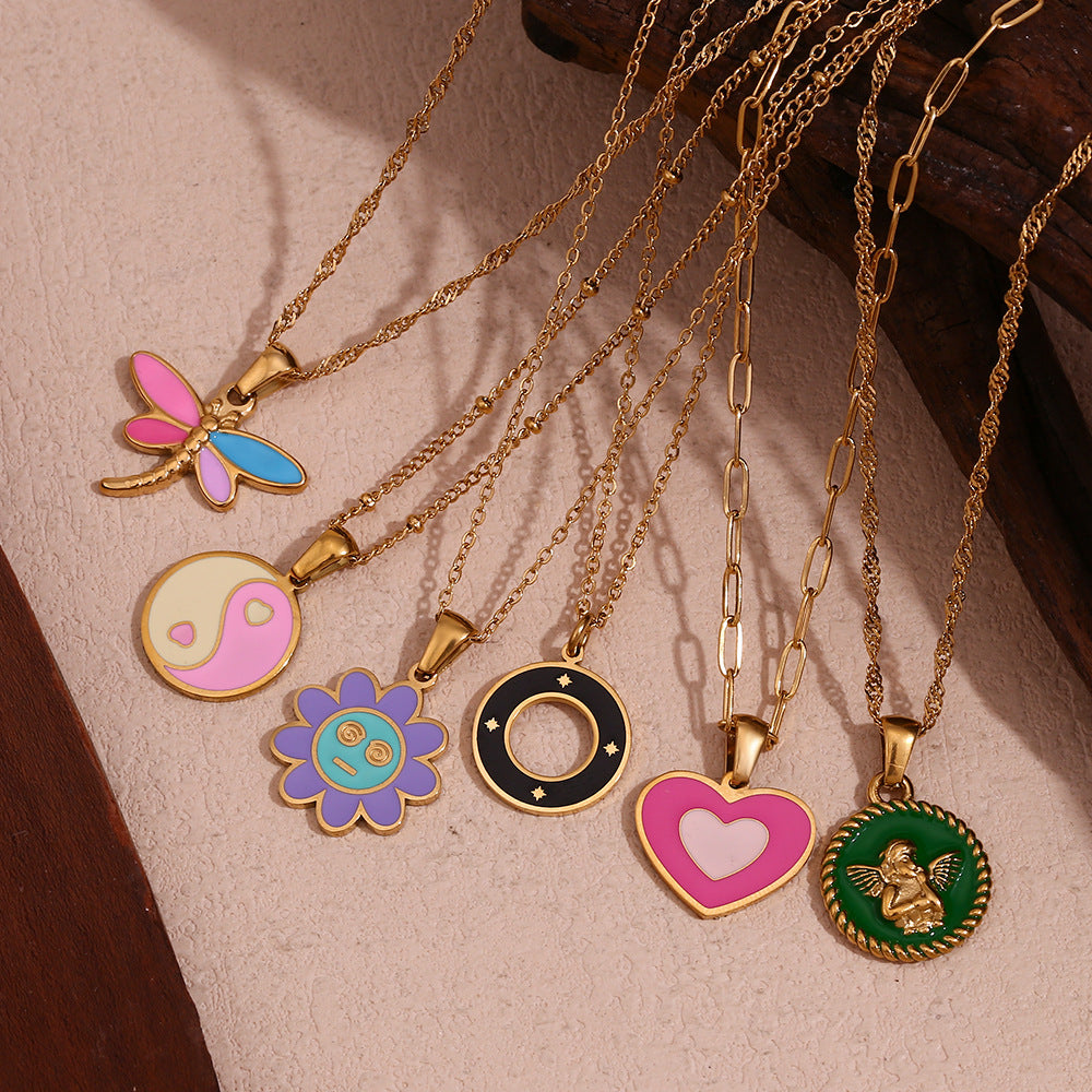 Collana con Ciondolo a Angelo Geometrico Minimalista in Acciaio al Titanio Placcato Oro 18K, Design Cuore e Libellula da Donna