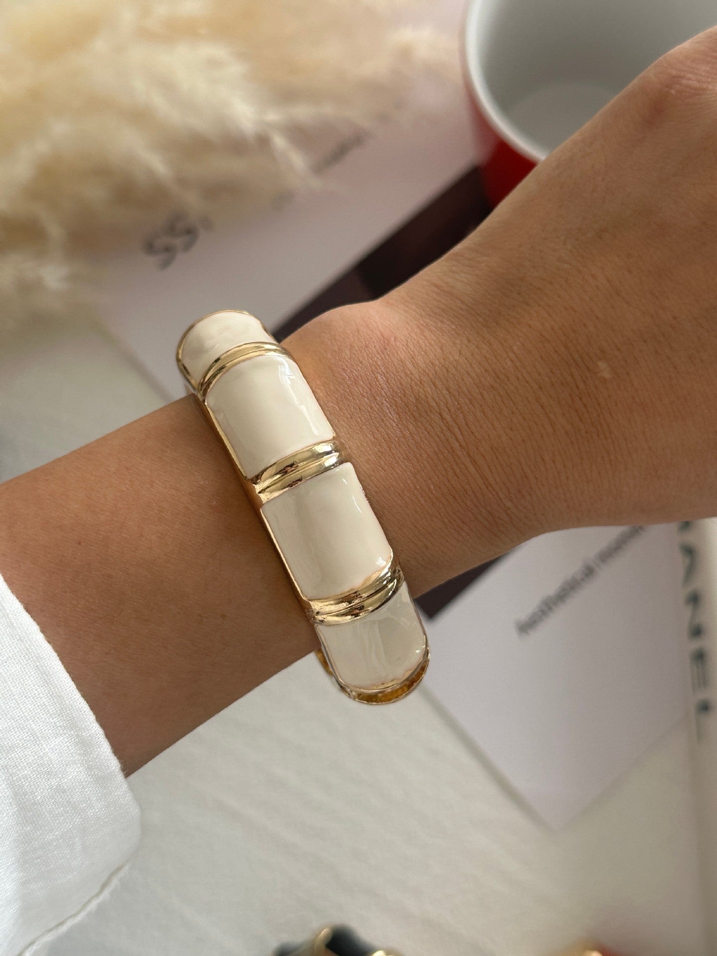Bracciale da donna a polsino in lega smaltata pesante vintage con bambù geometrico