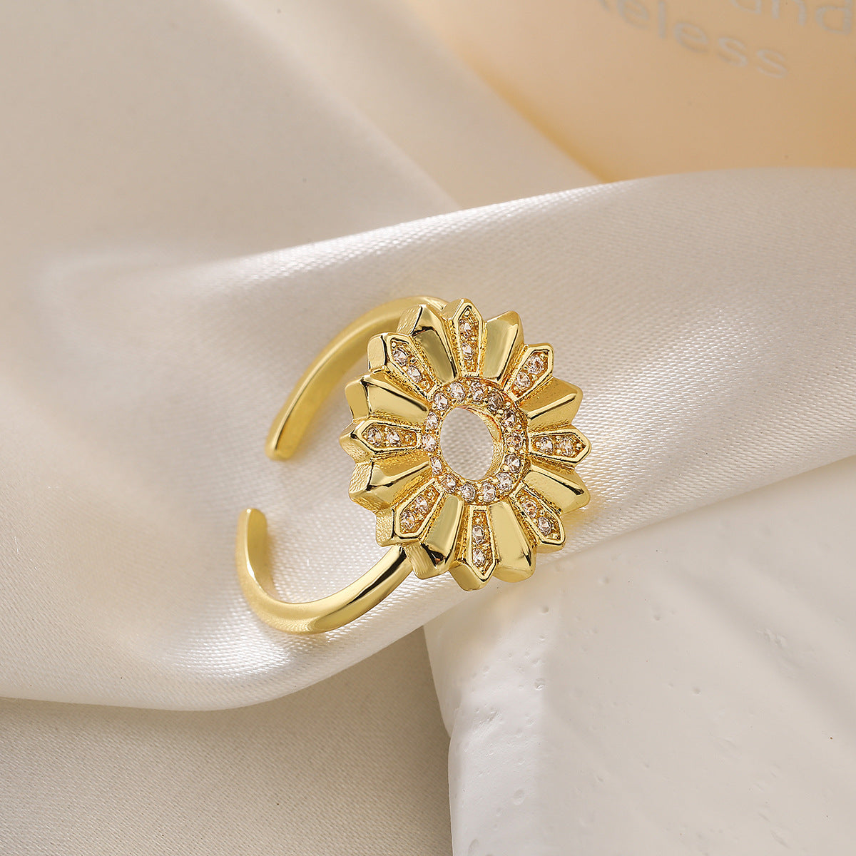 Anello Geometrico da Donna alla Moda a Forma di Girasole in Rame Placcato Oro 18K con Zirconia Micro-Incastonata