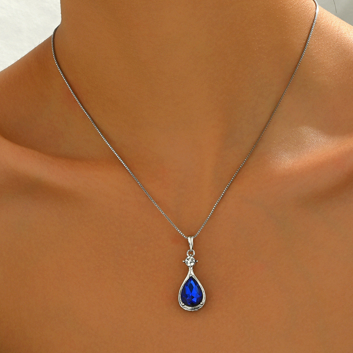 Luxury Minimalist Teardrop and Geometric Pendant Necklace for Women in Zinc Alloy with Rhinestone Inlay