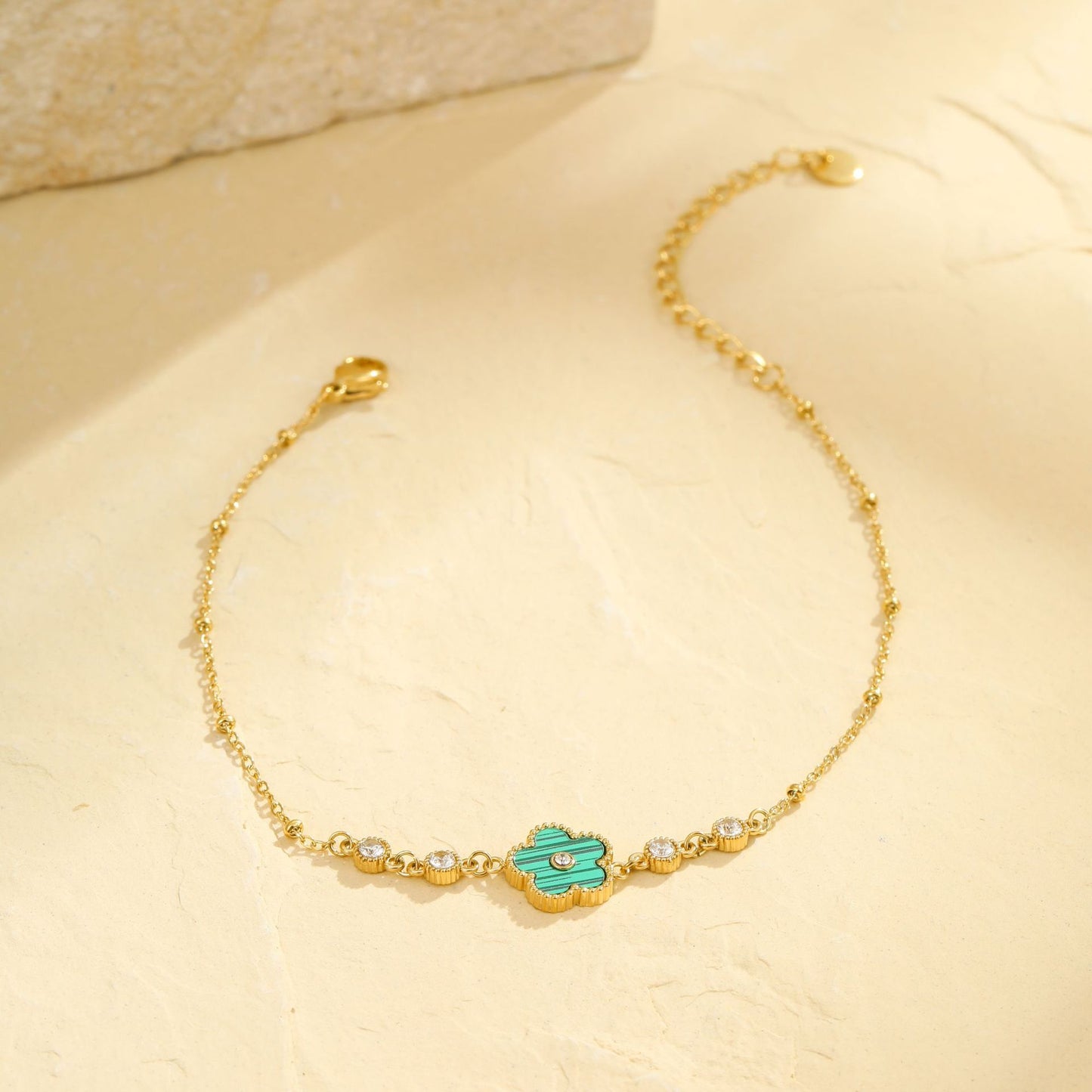 Cavigliera minimalista a cinque foglie di trifoglio in acciaio inossidabile con placcatura in oro 18K per vacanze al mare e viaggi