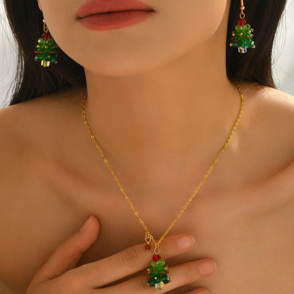 Set collana e orecchini a pendente con albero di Natale geometrico da donna in lega di zinco con intarsi in cristallo, gioielli alla moda per tutti i giorni