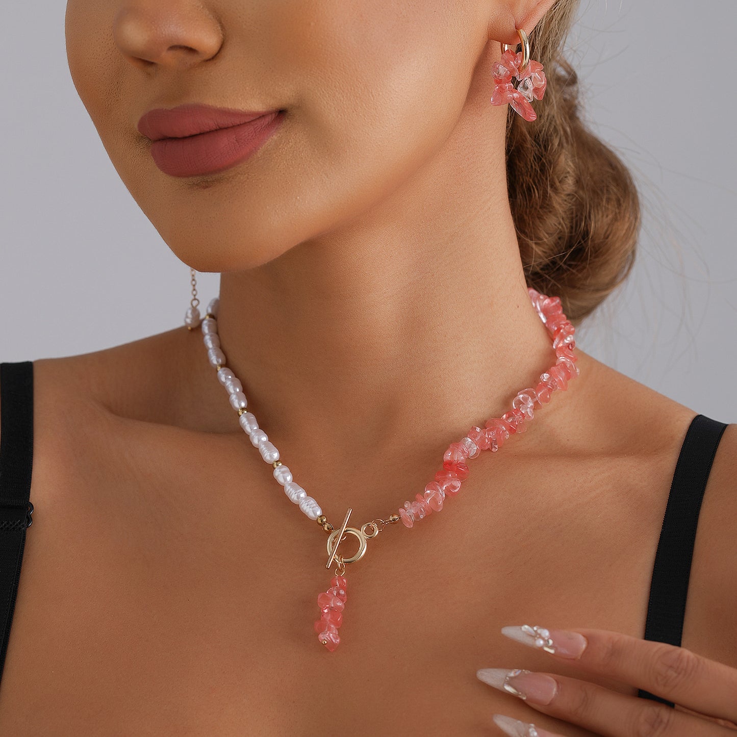Minimalist Geometric Pink Quartz Pendant Necklace for Women with Alloy Chain and Electroplated Finish