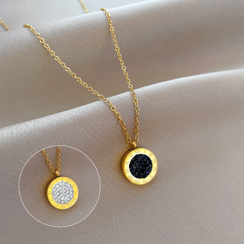 Collana con ciondolo geometrico a doppia faccia placcato oro in acciaio al titanio da donna con intarsio in strass e stile fresco e dolce