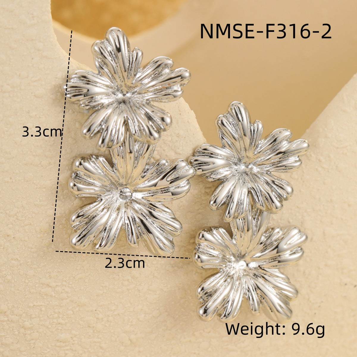 Pendientes de acero inoxidable con forma floral, baño de oro de 18 quilates y detalles de perlas para mujer