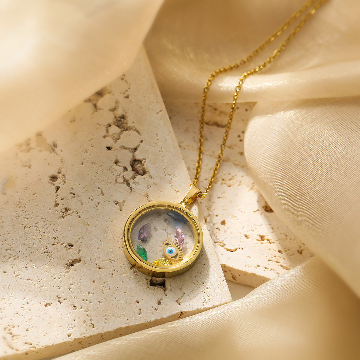 Collana Minimalista Geometrica a Occhio di Allah da Donna in Acciaio al Titanio Placcato Oro