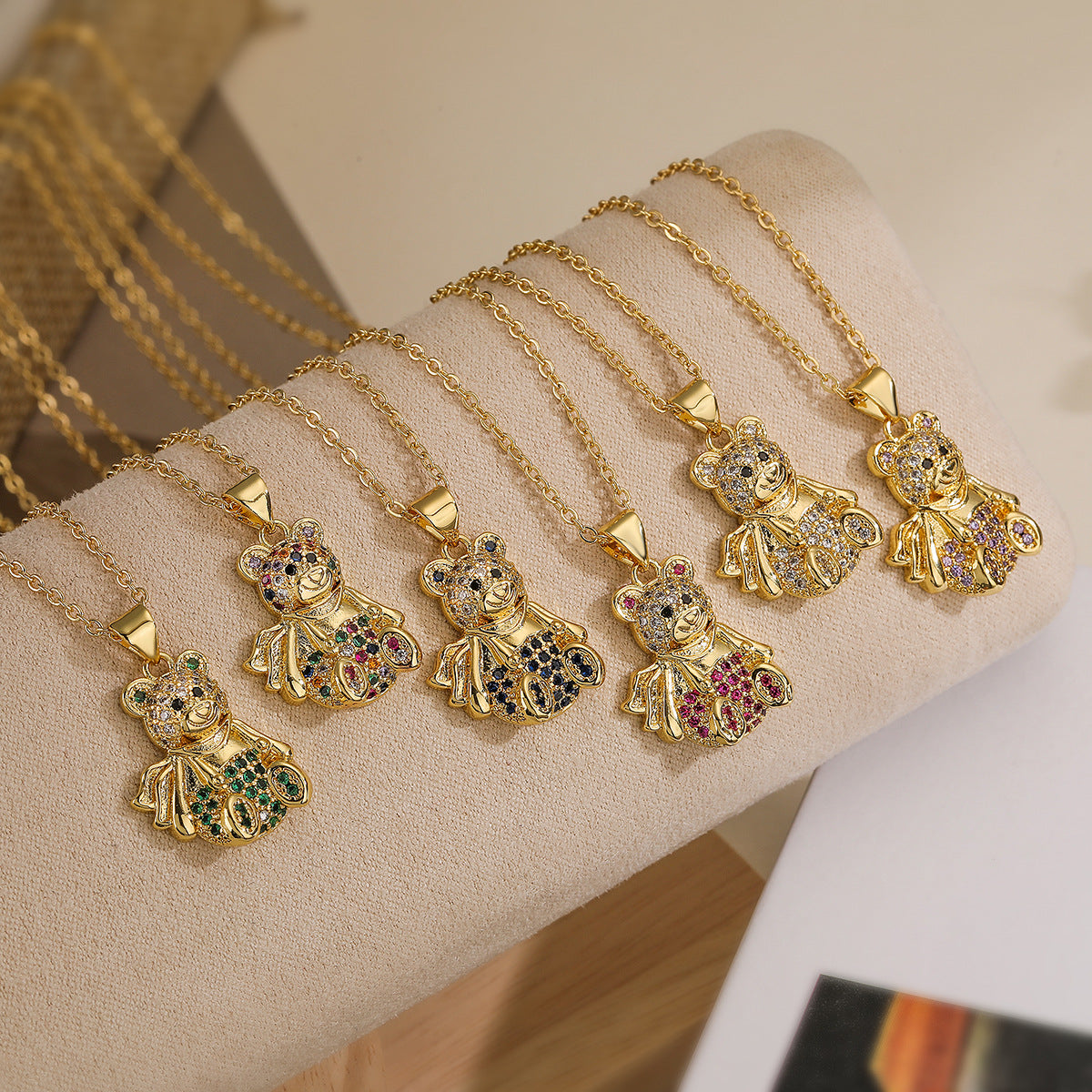 Cute Bear-Shaped Pendant Necklace for Women in Copper with 18K Gold Plating and Zircon Inlay Minimalist Style Clavicle Chain