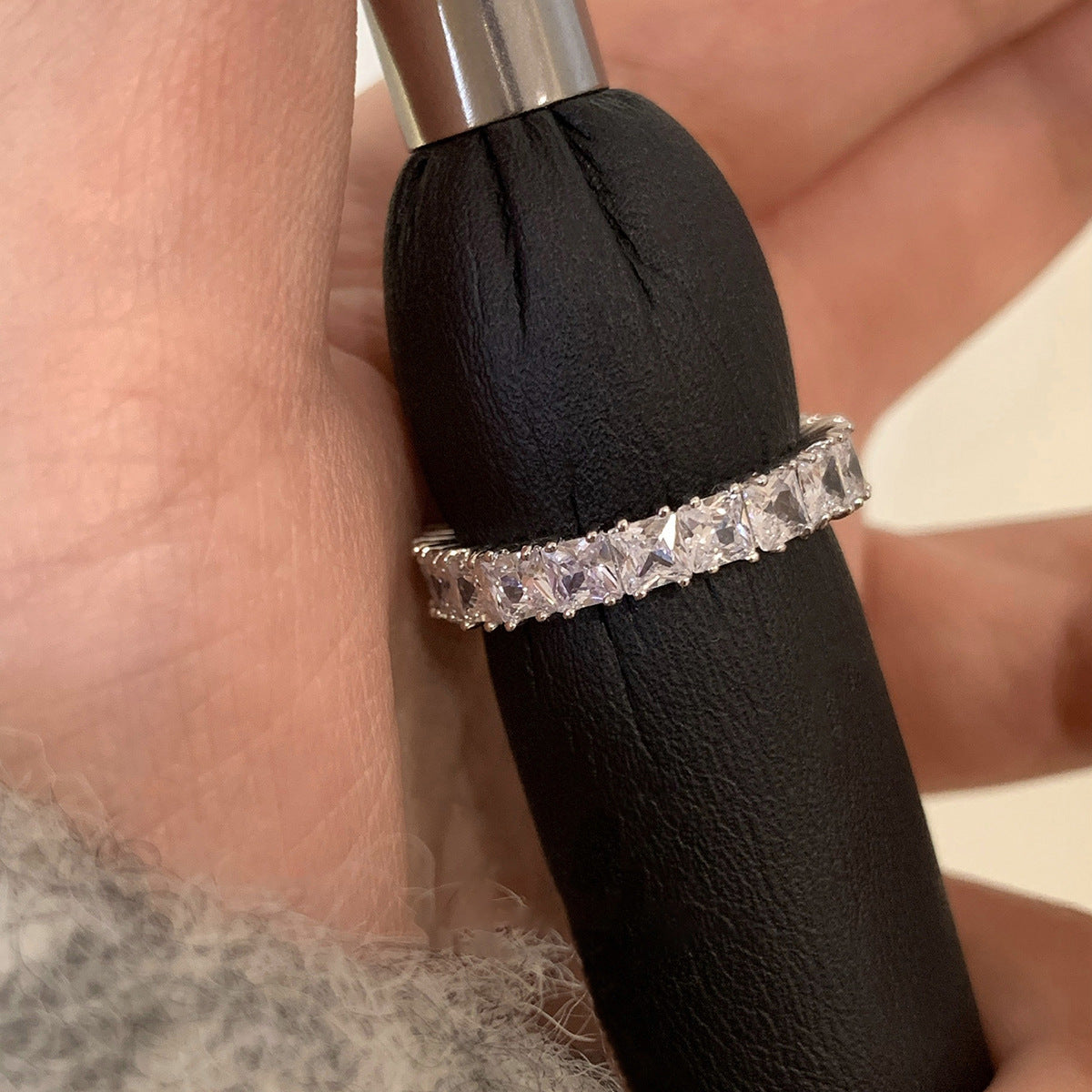 Anello regolabile da donna in zirconi quadrati con geometria in stile vintage, in rame con estetica retrò artistica