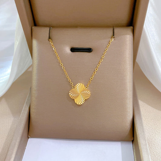 Collar minimalista de trébol de cuatro hojas geométrico de acero de titanio para unisex