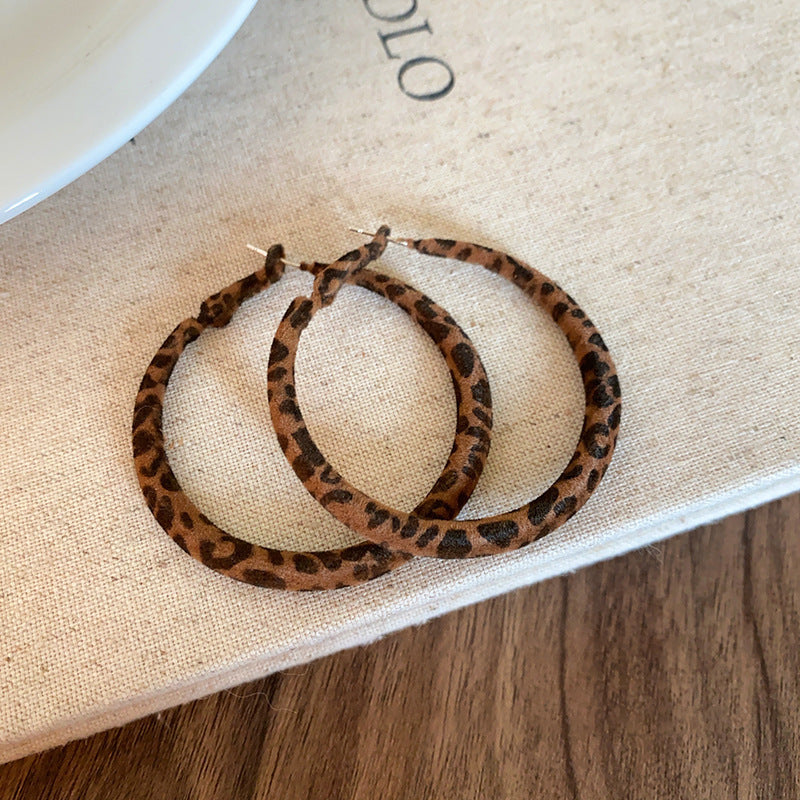 Orecchini a cerchio geometrici rotondi minimalisti da donna con base in rame placcato oro e perni in argento sterling 925, gioielli eleganti di lusso adatti all'ufficio