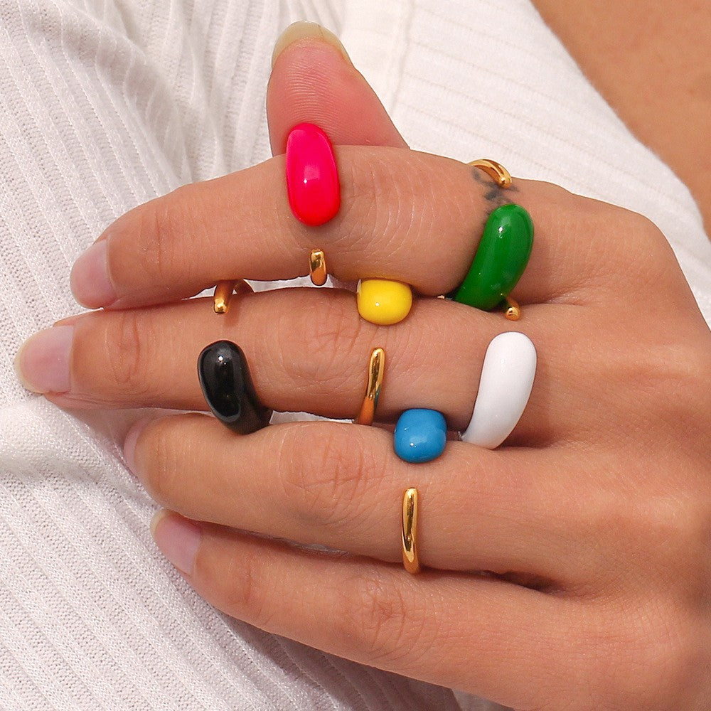Anillo minimalista geométrico Y2K de acero inoxidable con chapado en oro de 18 quilates y acabado esmaltado para mujer