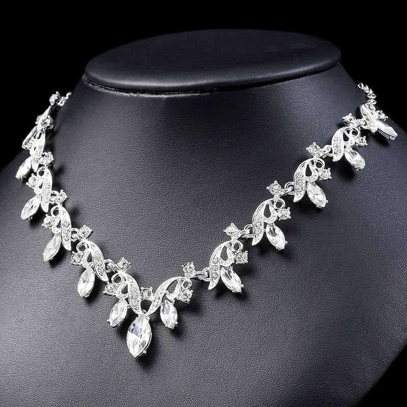 Conjunto de collar con colgante de tulipán y hoja estilo floral fresco y dulce con colgante de aleación y acabado galvanizado para mujer