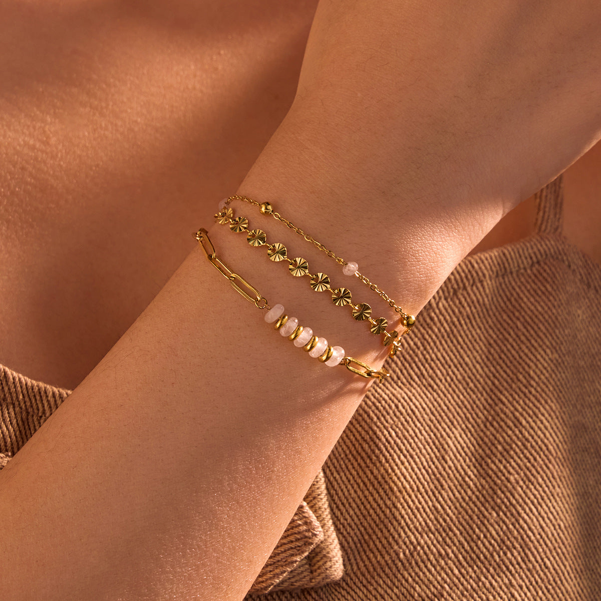 Fashionable OL Style Round Disc Stainless Steel Bracelet with Gold Plating for Women