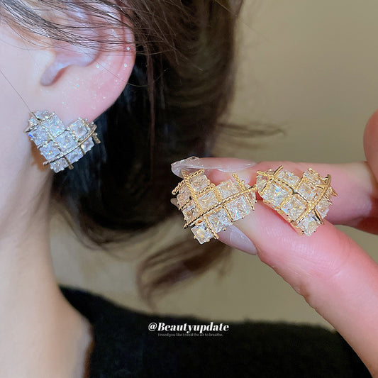 Pendientes de circonita con forma de corazón de cobre chapados en oro estilo lujo para mujer con postes de acero inoxidable