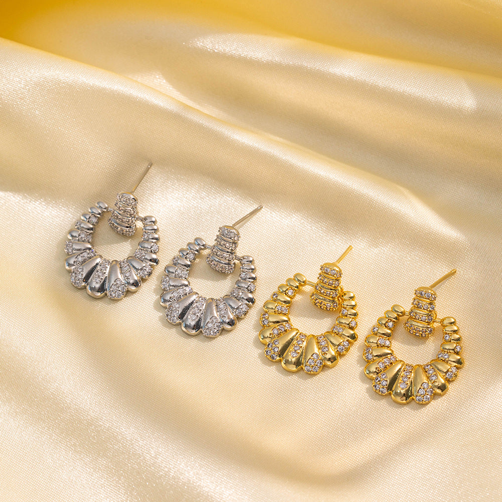 Pendientes de Corazón Minimalistas Modernos de Acero de Titanio con Baño de Oro Real para Mujer, Hipoalergénicos y Resistentes a la Decoloración