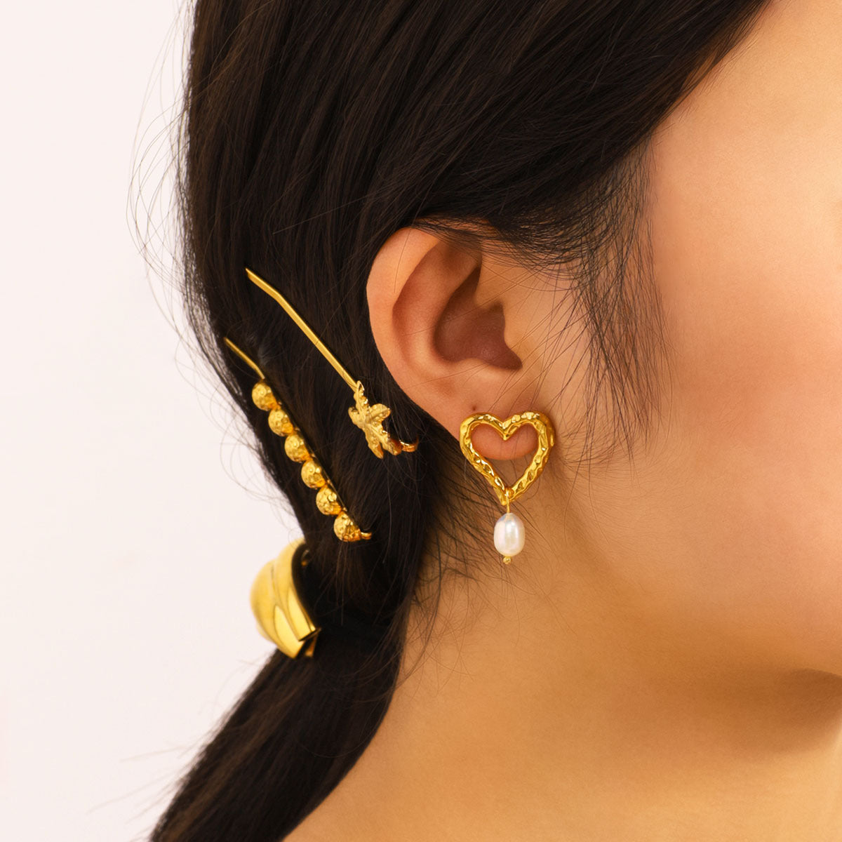 Vintage French-Style Pearl Heart-Shaped Hollow Stainless Steel Earrings for Women with 18K Vacuum Plating