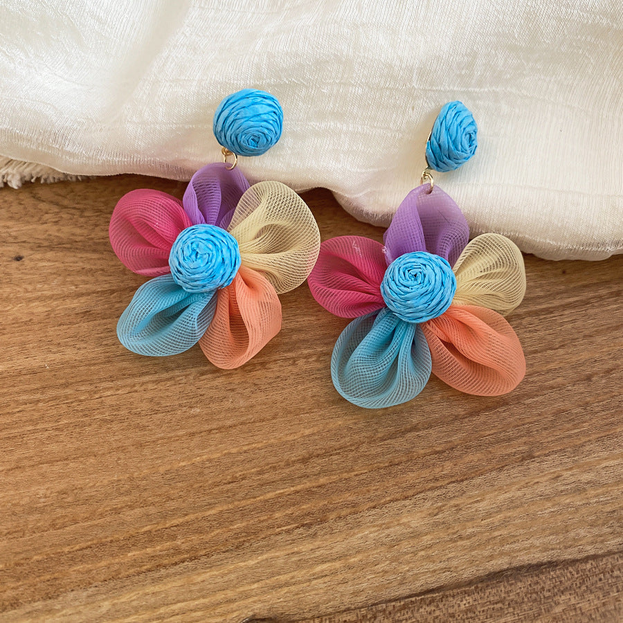 Orecchini floreali freschi e dolci con fiori in tessuto e perni in acciaio inossidabile da donna