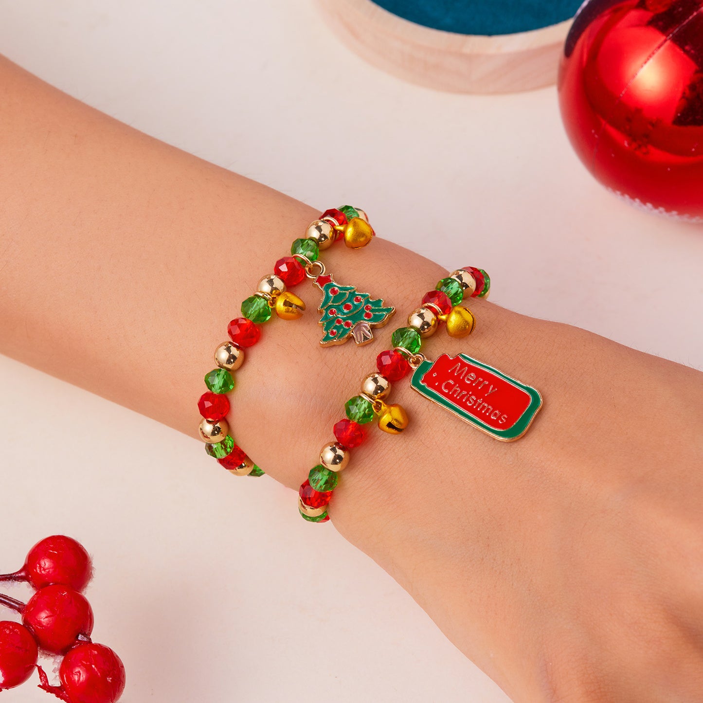 Pulsera de moda de Papá Noel y árbol de Navidad para mujer con cuentas de cristal rojas y verdes en cadena de aleación