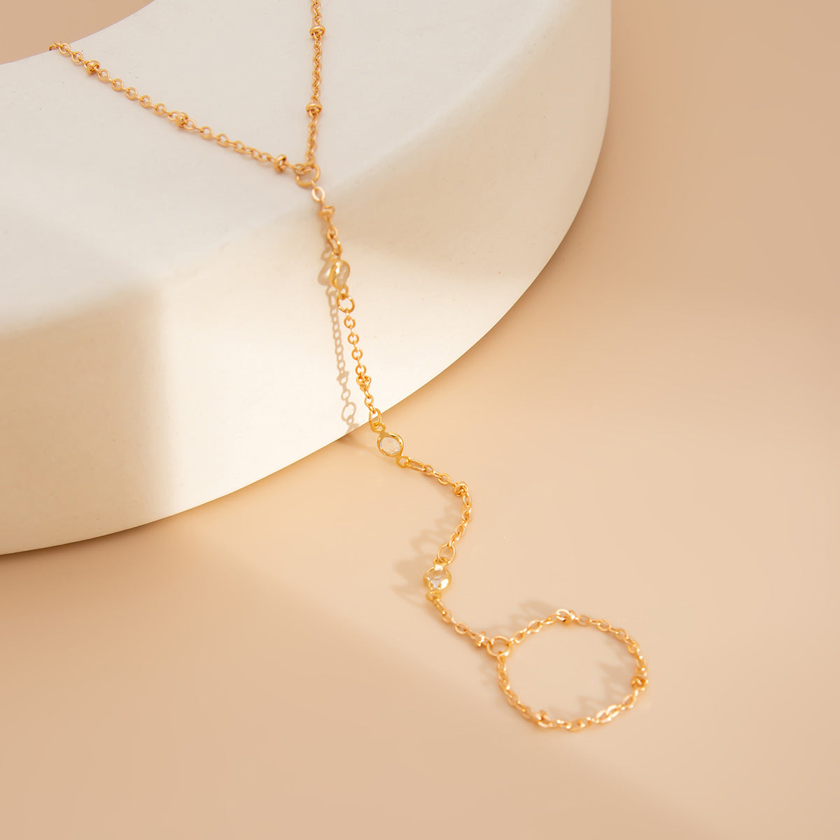 Bracciale rigido aperto da donna in lega lucida con design geometrico irregolare, alla moda e minimalista